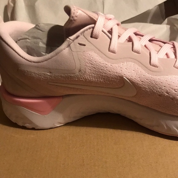 Size 10 woman’s Nike.  Brand new, never worn - Picture 4 of 4